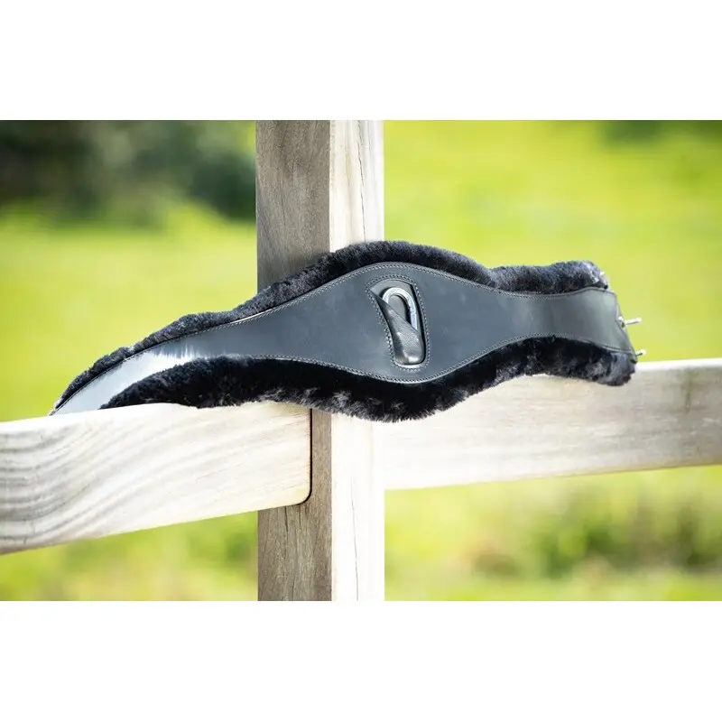 Anatomical synthetic sheep girth for horses HFI