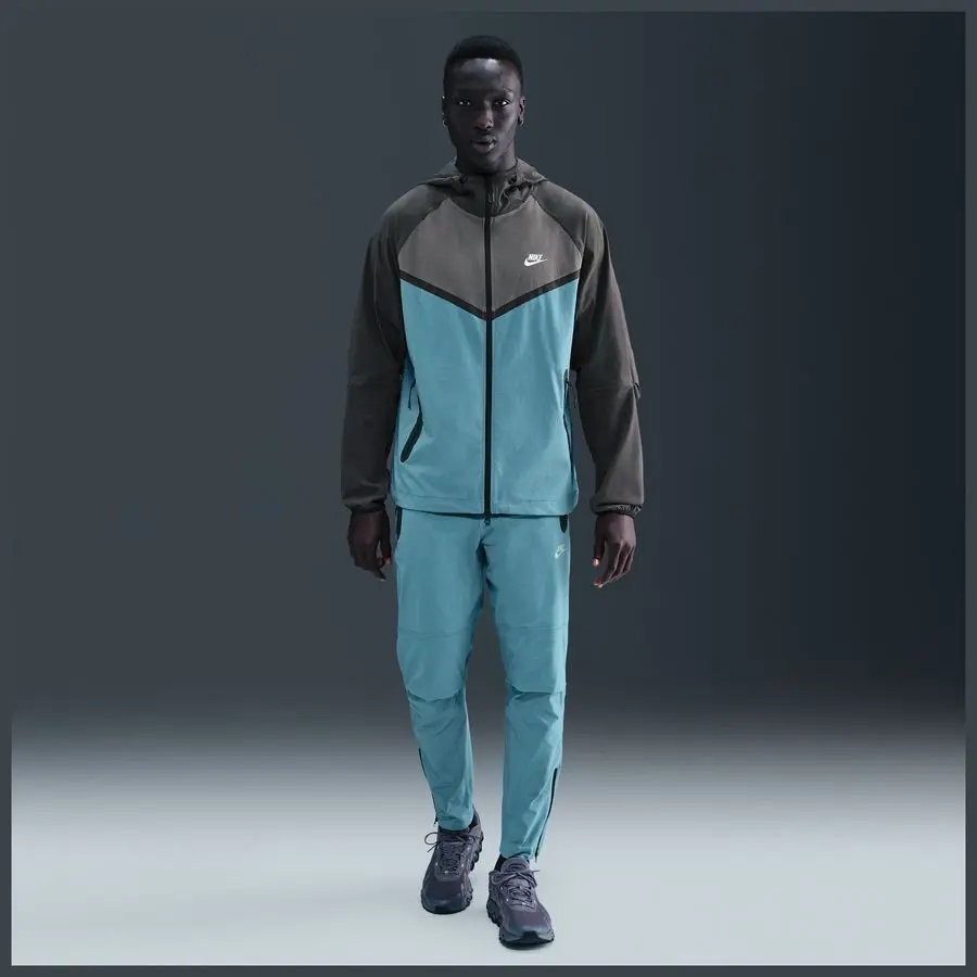 Pantaloni tissi con orlo aperto Nike Tech