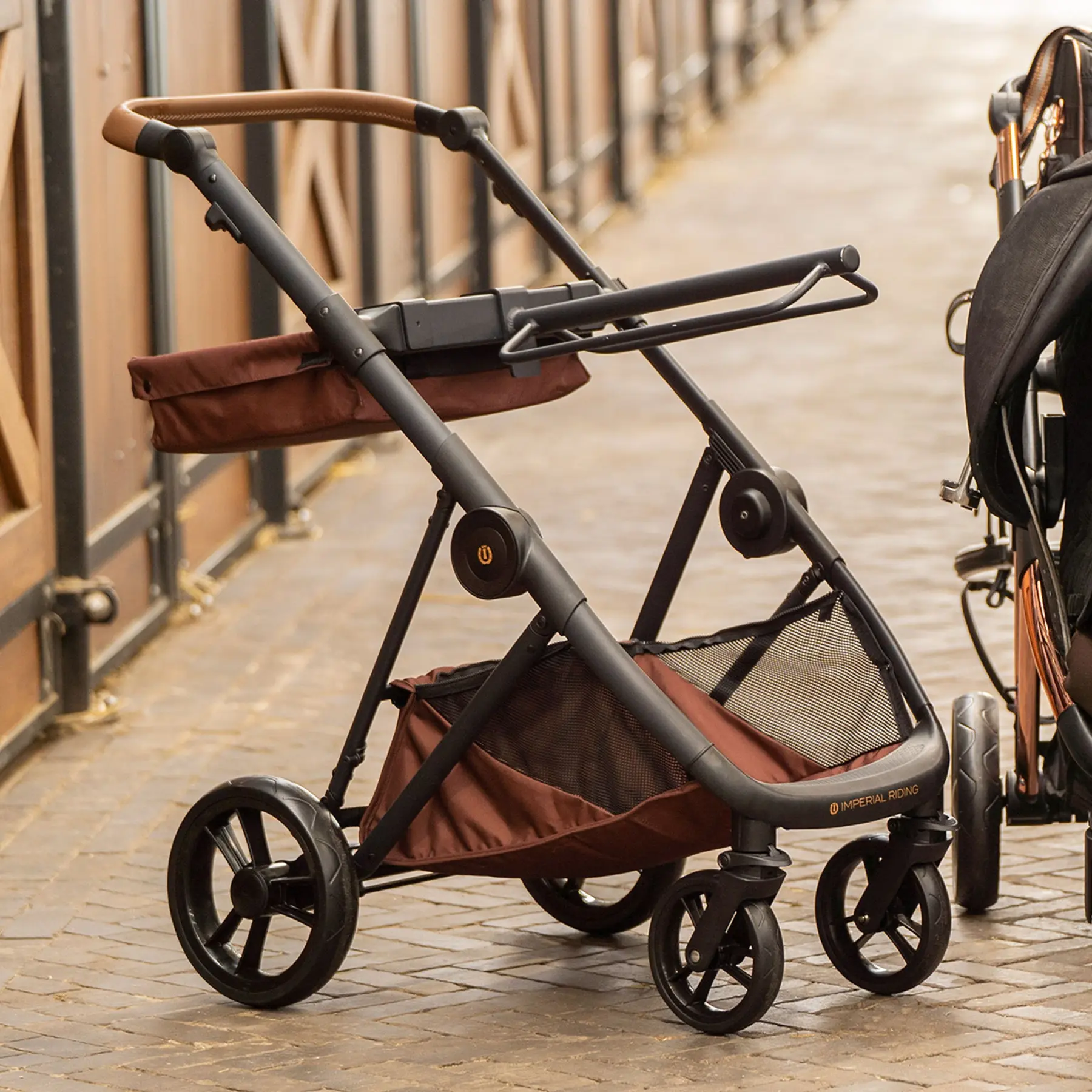 Imperial Riding Blau Sattelwagen Carry Light