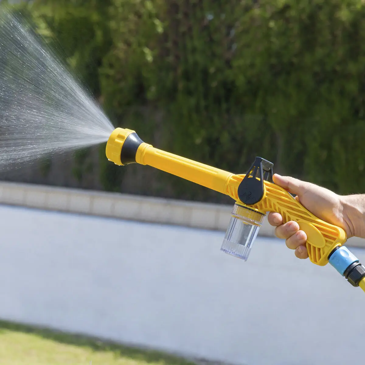 Distributeur pistolet à eau à pression avec réservoir 8 en 1 InnovaGoods Forzater Distributeur pistolet à eau à pression avec réservoir 8 en 1 InnovaGoods Forzater