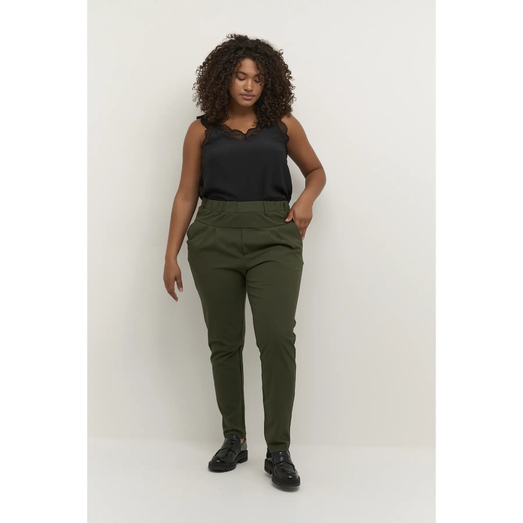 Pantaloni da donna KAFFE Curve Jia