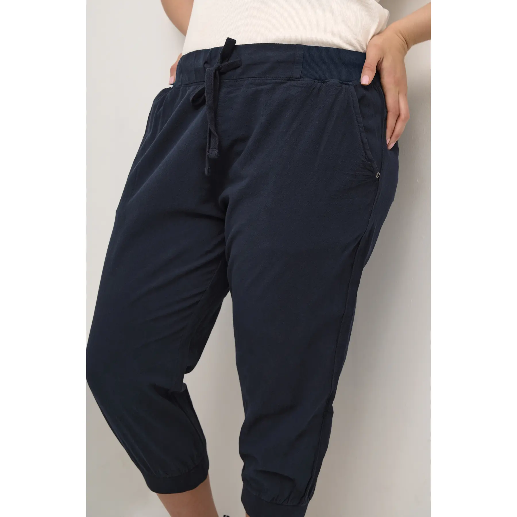 Pantaloni da donna KAFFE Curve Nana