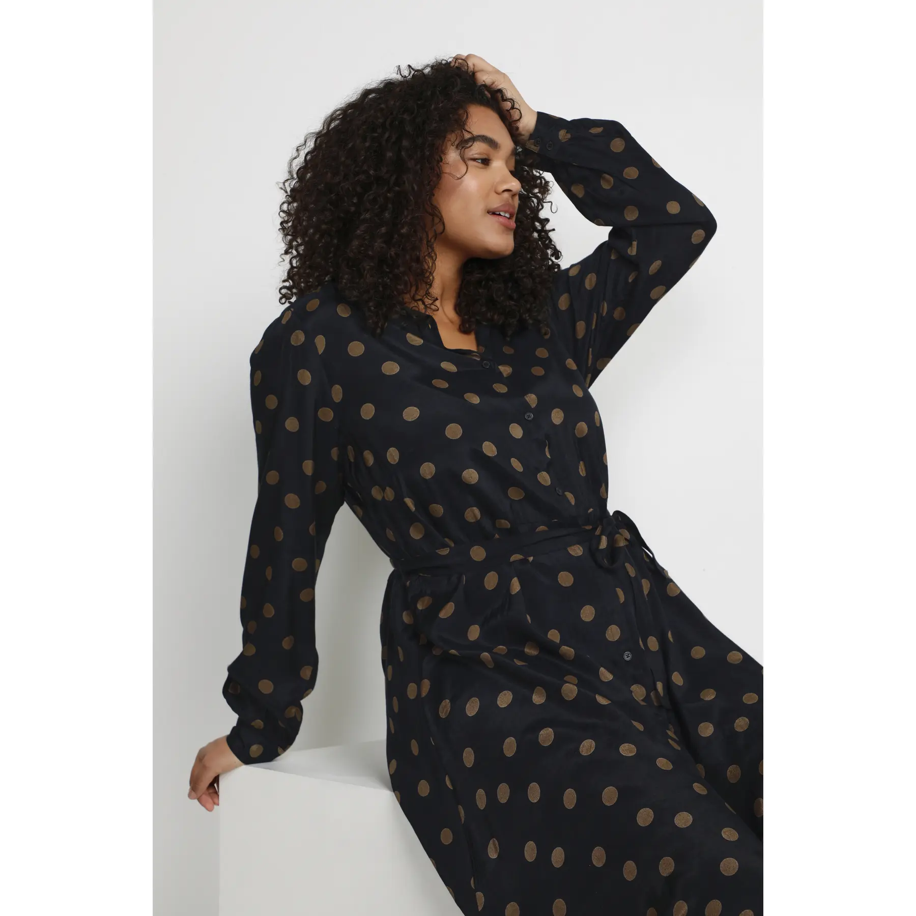 Abito a camicia da donna KAFFE Curve Olivia