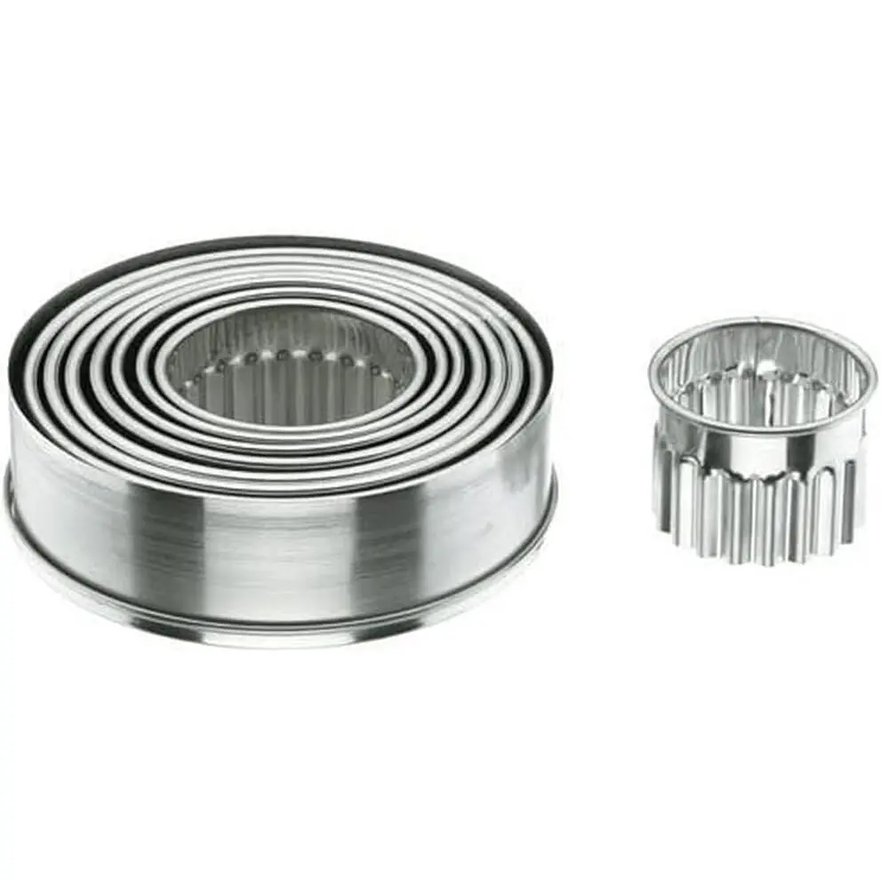 Boîte de 9 decoupoirs ronds cannelés en inox Lacor