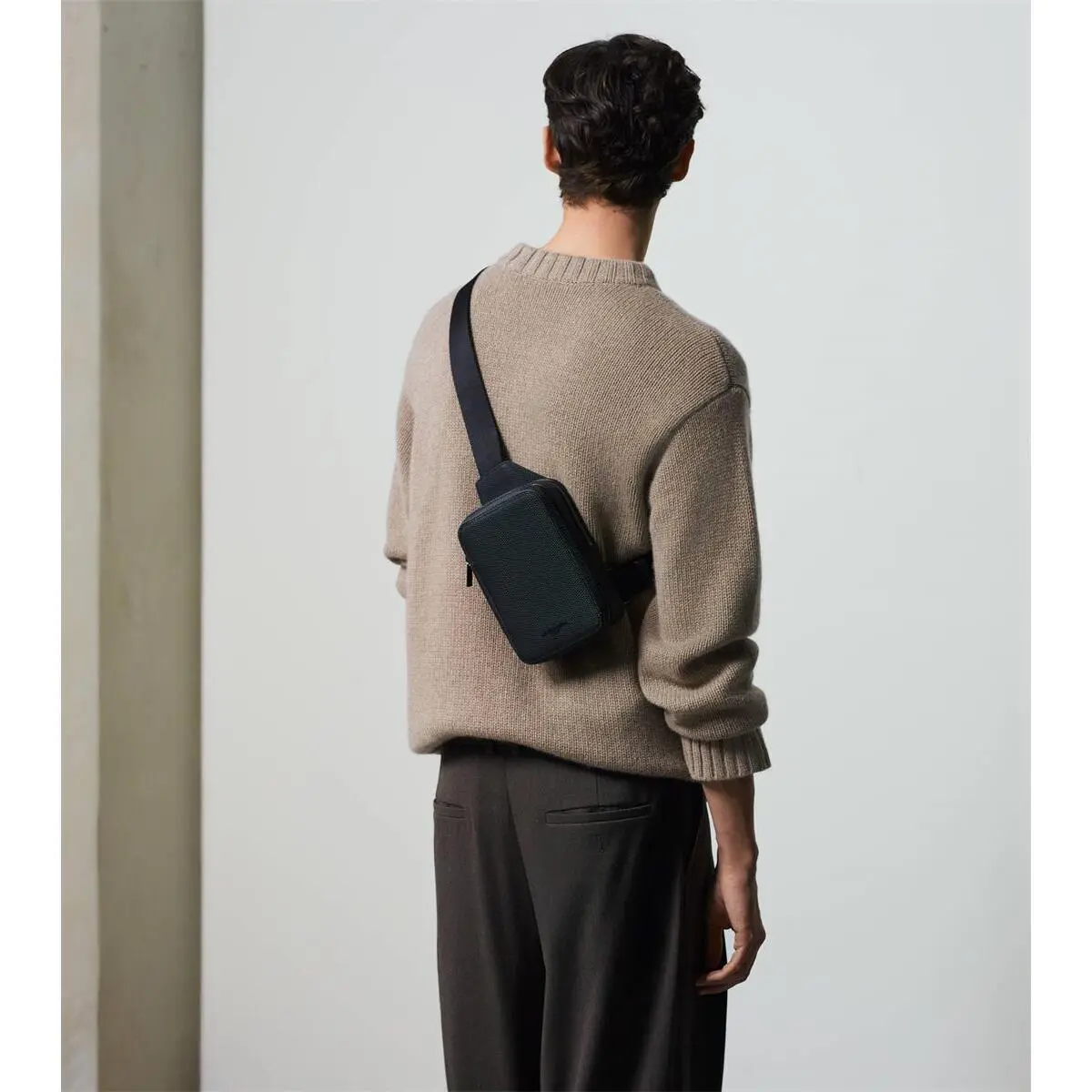Borsa a tracolla sling con tasca con zip Le Tanneur