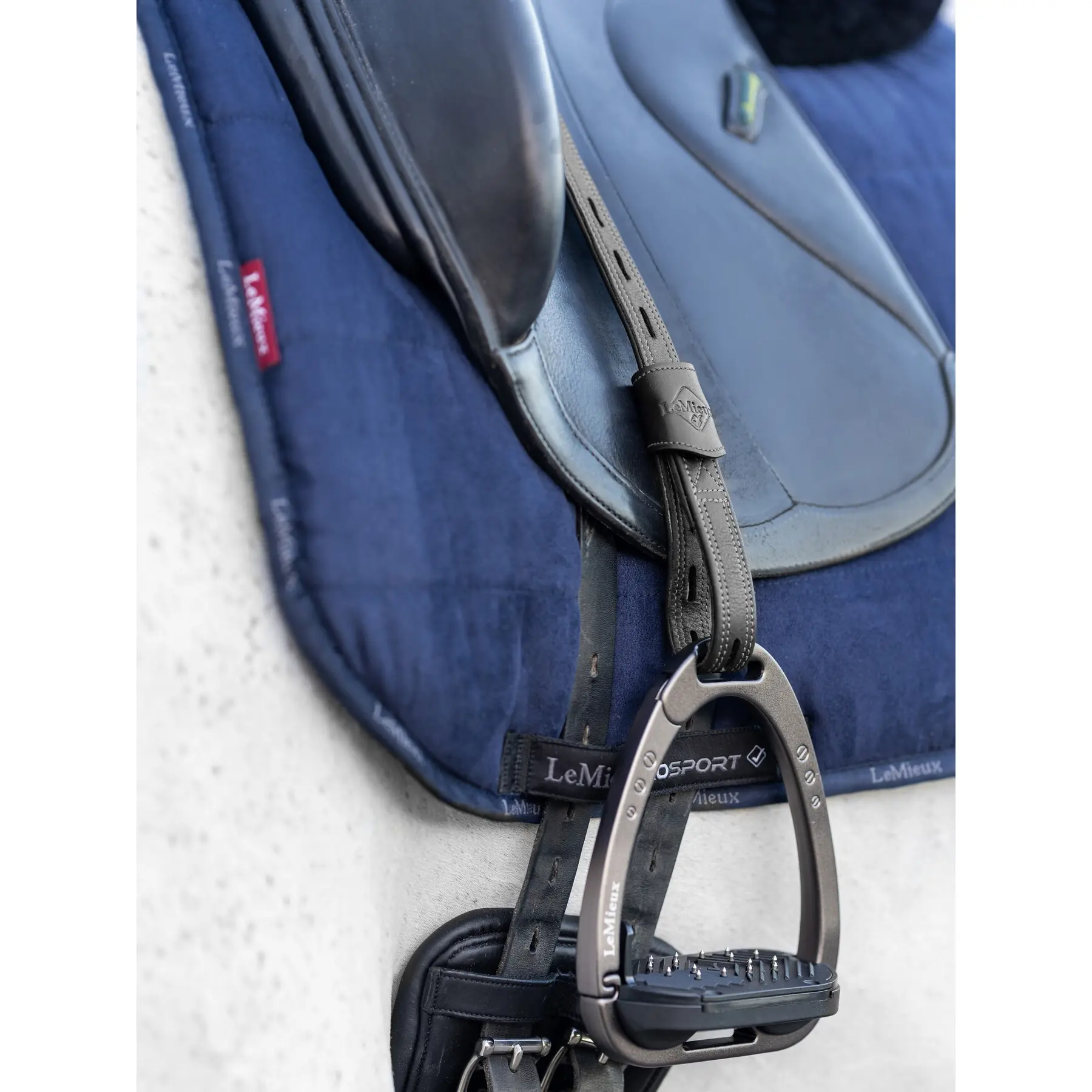 Stirrup Leathers LeMieux Vector Close Contact