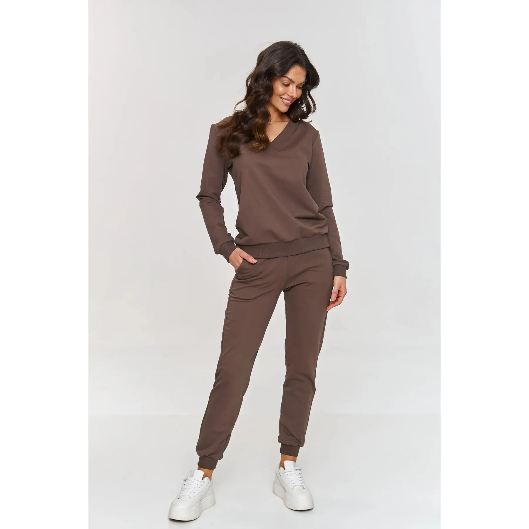 Damen Sweatshirt mit V-Ausschnitt und Jogginghose Set Makadamia
