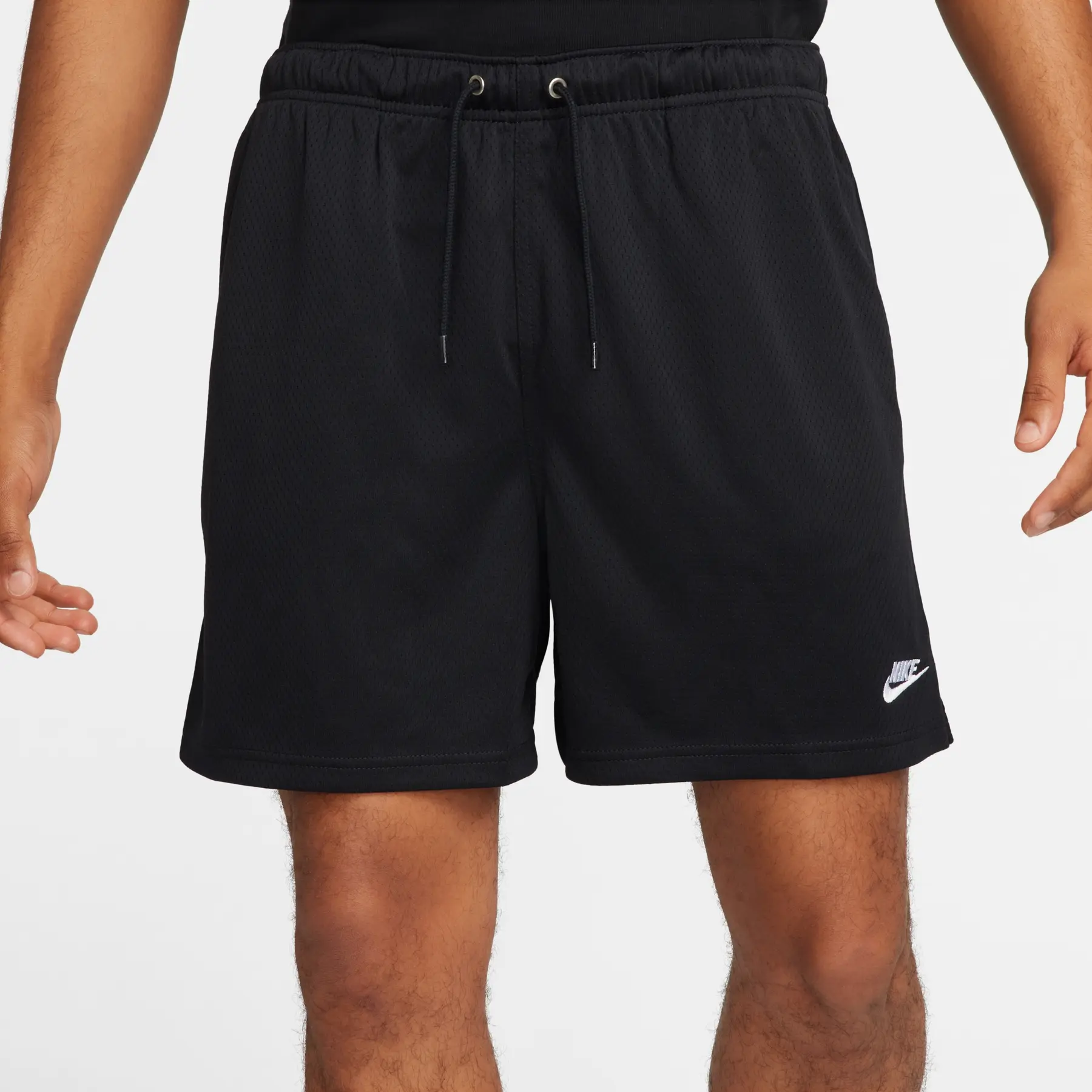 Short flow in rete Nike Club
