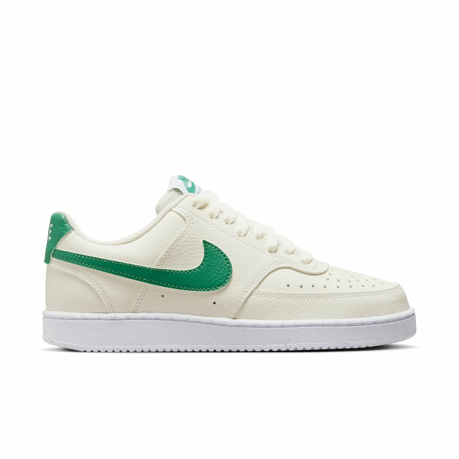 Baskets femme Nike Court Vision Low Next Nature FQ8892-133 Blanc