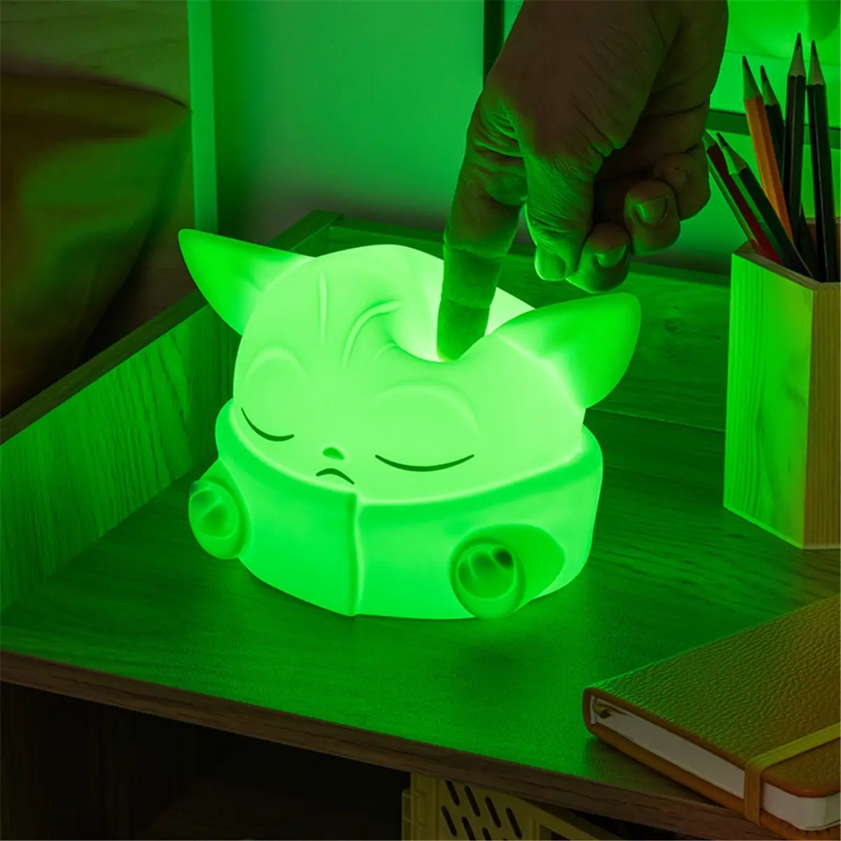 Veilleuse en silicone avec batterie rechargeable Paladone Grogu Squishyglo Veilleuse en silicone avec batterie rechargeable Paladone Grogu Squishyglo