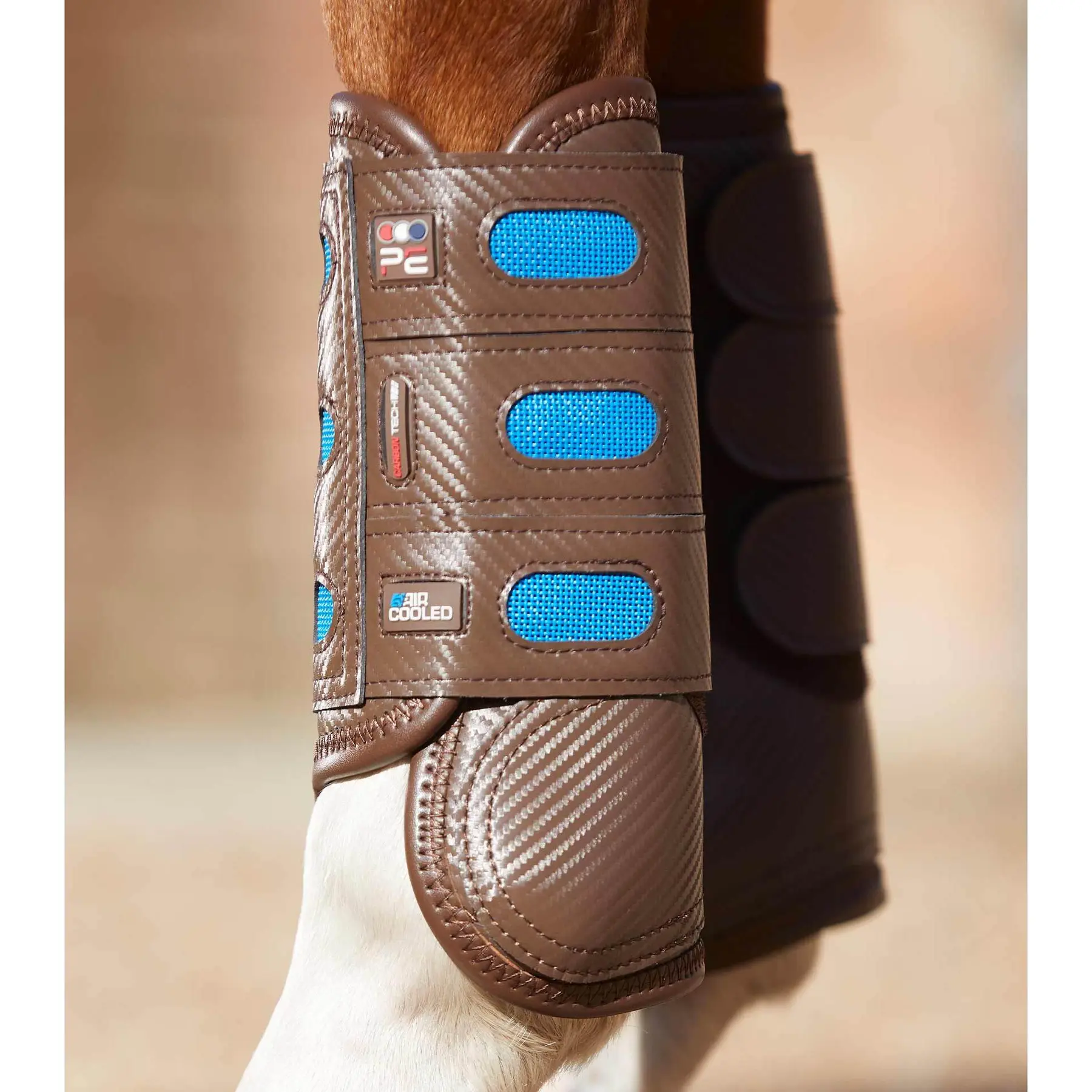 Stinchiere anteriori chiuse per cavalli Premier Equine Carbon Tech Air Cooled
