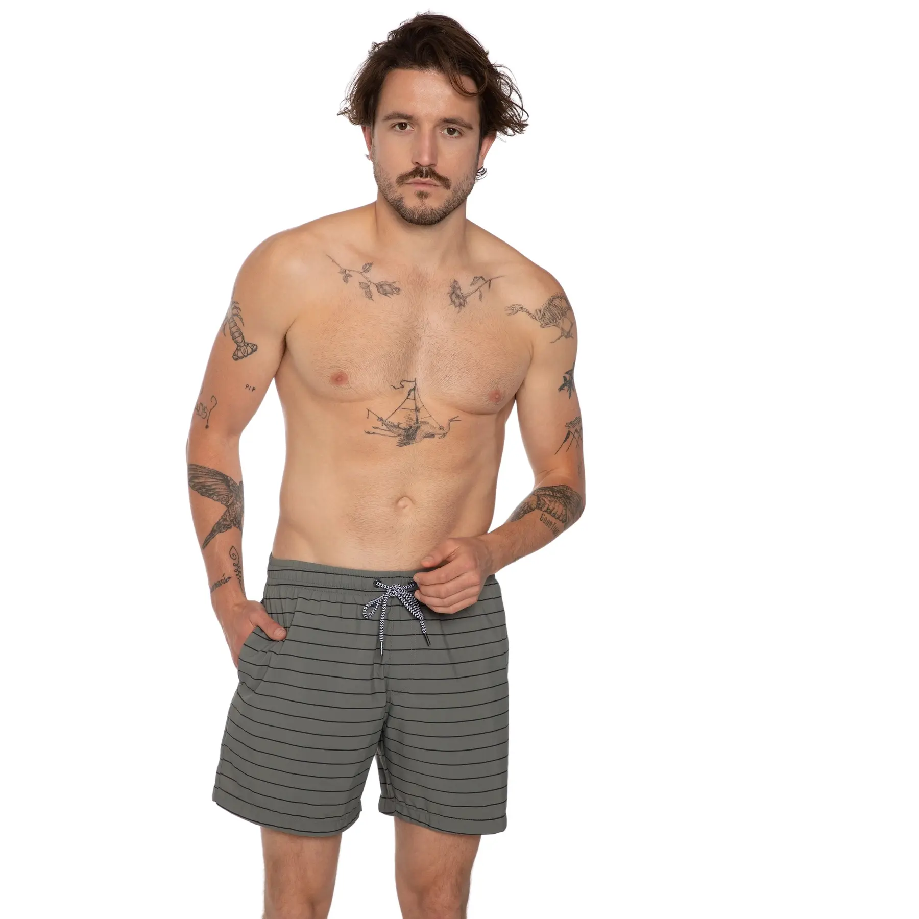 Strand shorts Protest Sharif