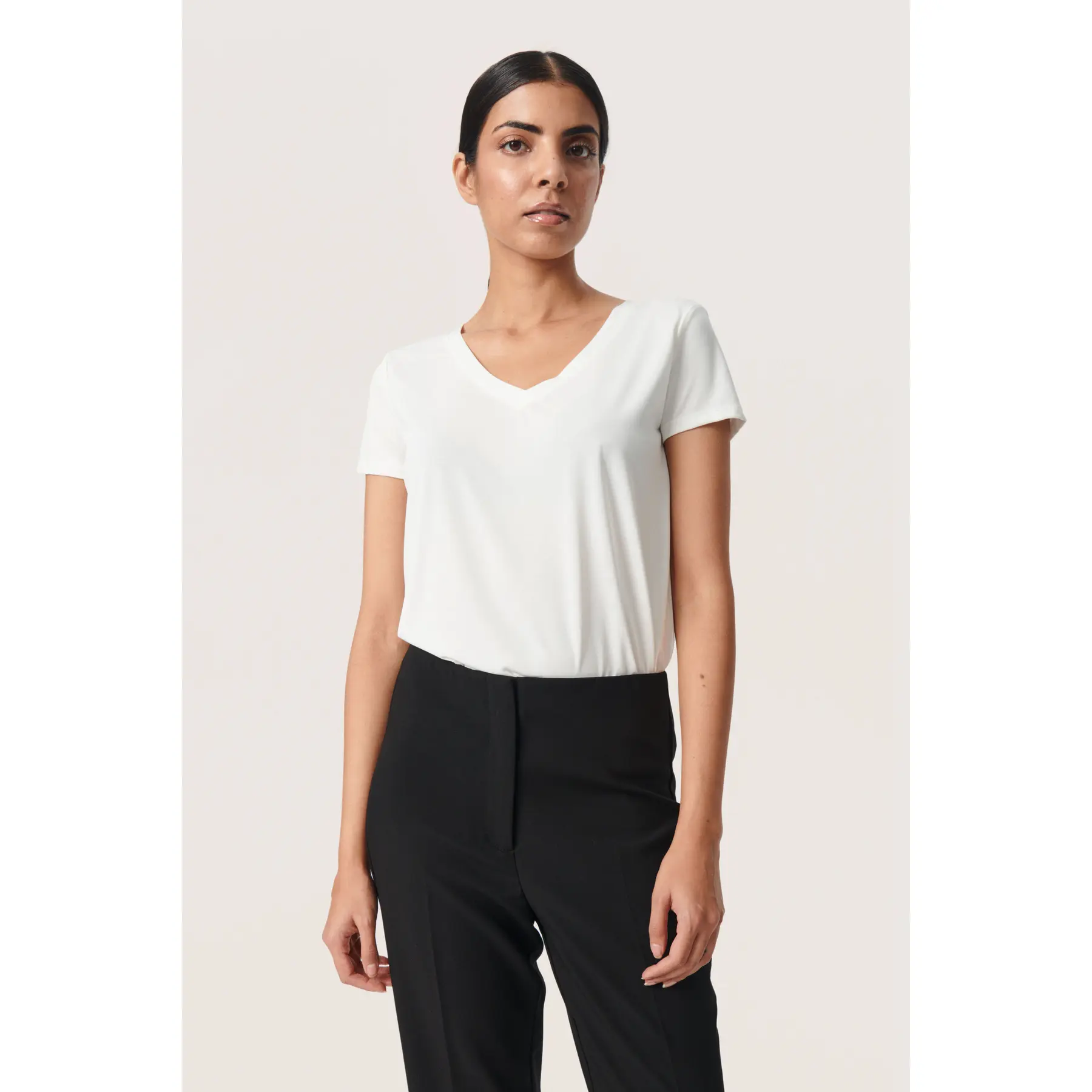 T-shirt da donna con scollo a V Soaked in Luxury Columbine