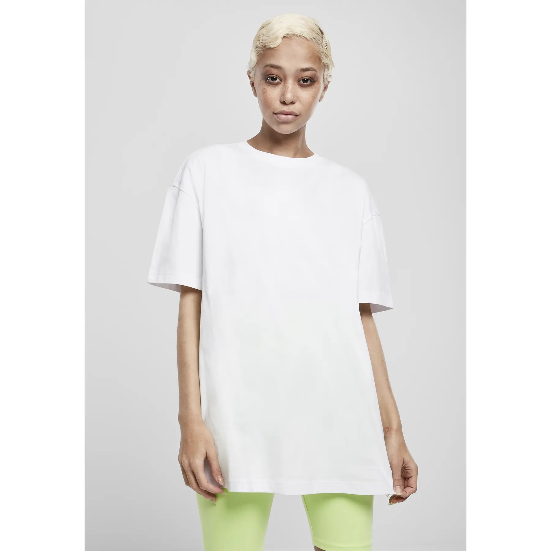 T-shirt da donna Urban Classics oversized boyfriend