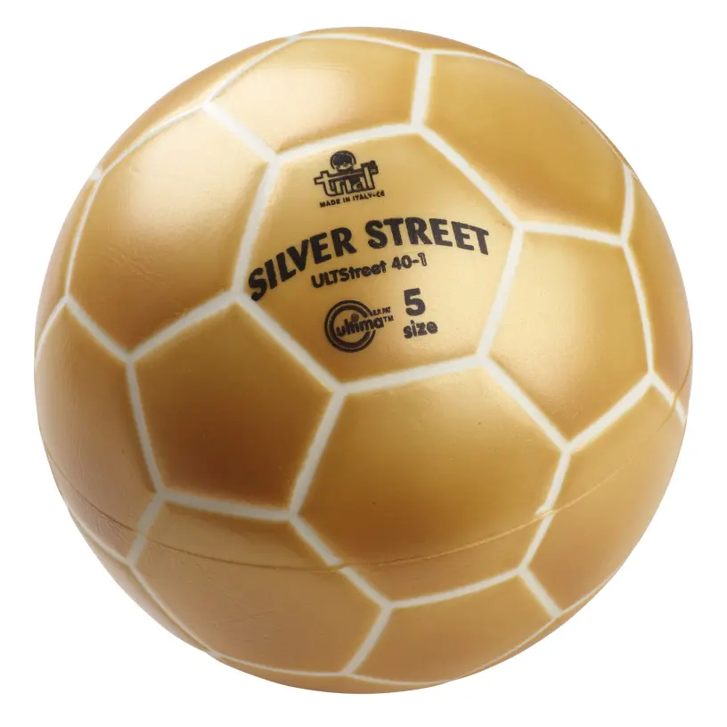 Straßenfußballball Trial