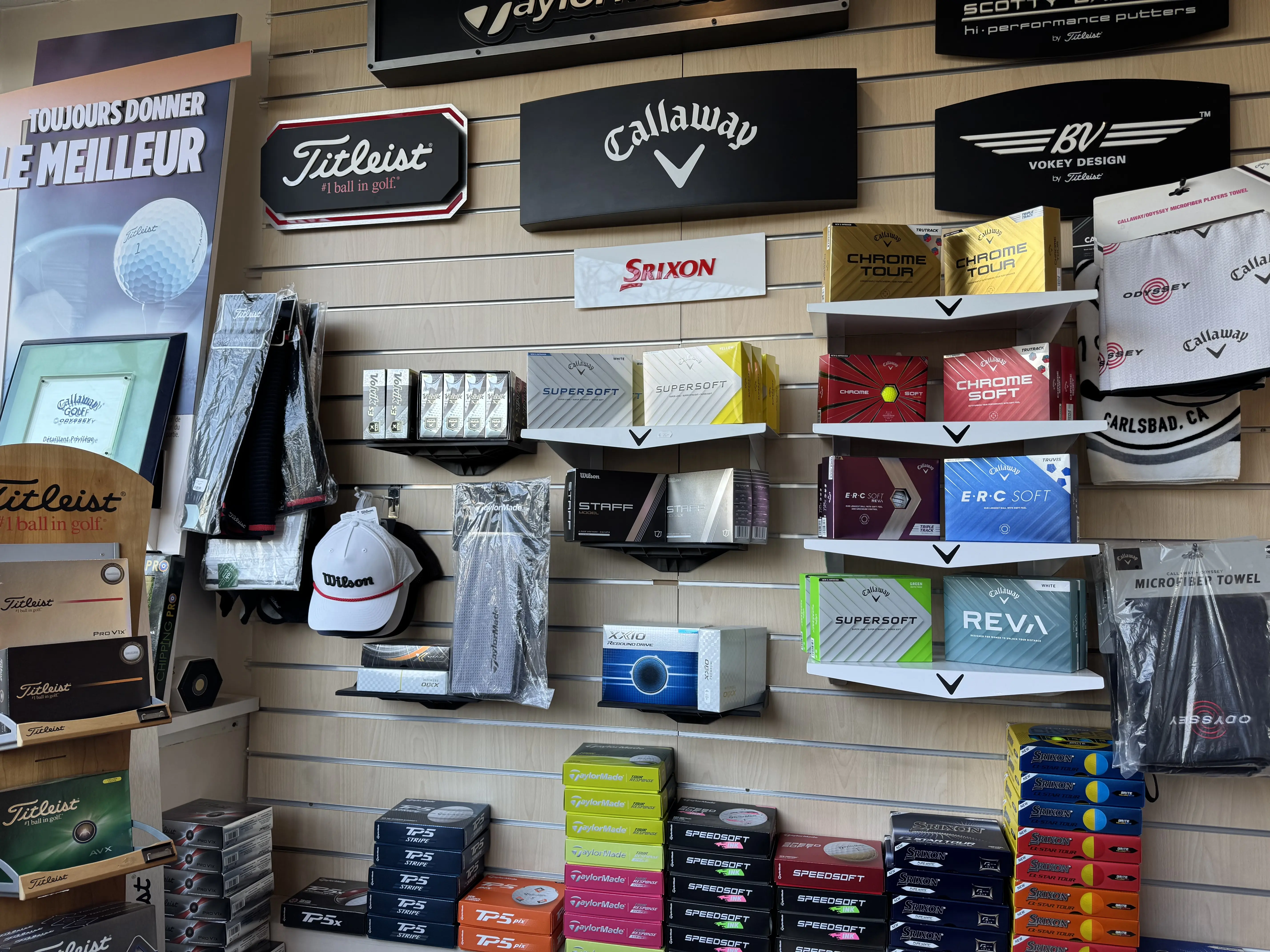 Oddělen&iacute; golfov&yacute;ch m&iacute;čků Boulevard du Golf &mdash; Titleist, Callaway Chrome Tour, Srixon, TaylorMade