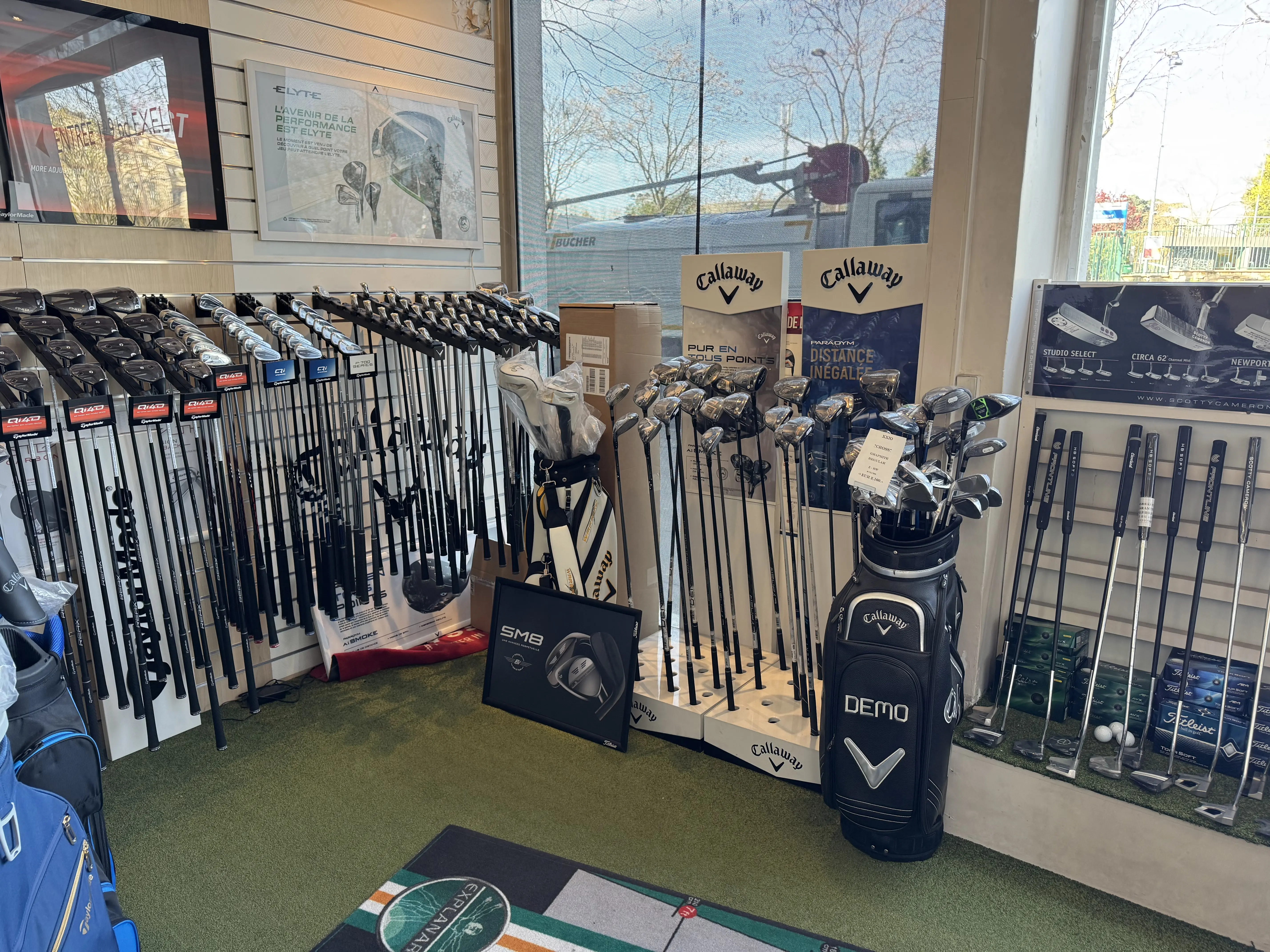 Zku&scaron;ebn&iacute; golfov&eacute; hole u Boulevard du Golf &mdash; Taylormade, Callaway, demonstračn&iacute; hole