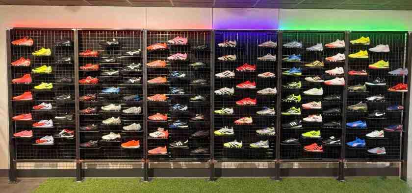 Wall of shoes Foot-Store