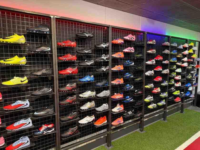 Wall of cleats Foot-Store