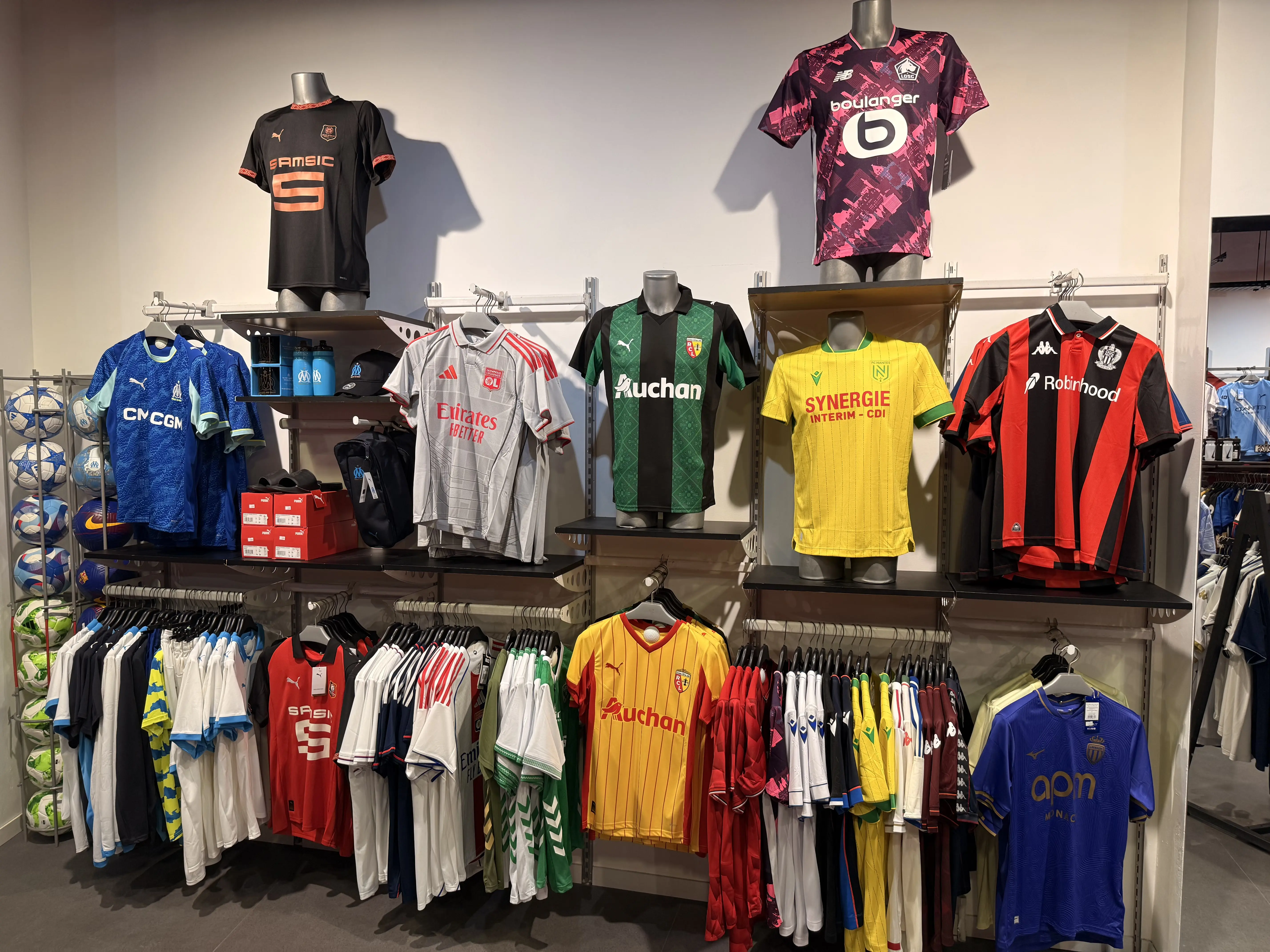 Avdelning Ligue 1-tr&ouml;jor Foot-Store — Stade Rennais, LOSC Lille, RC Lens, FC Nantes och andra franska klubbar