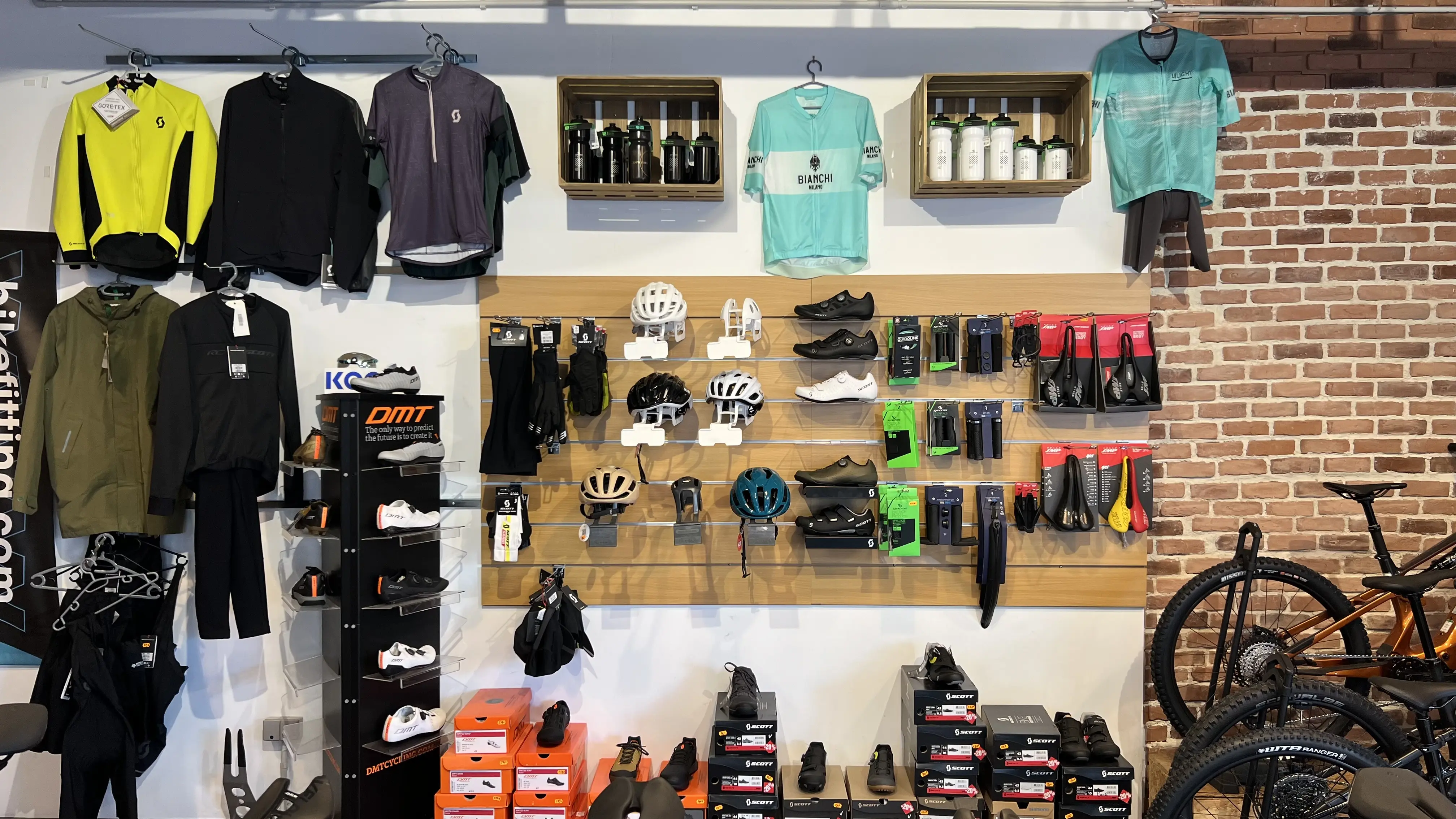 Rayon &eacute;quipements Paris-Ventoux by V&eacute;lo-Store — textile, chaussures, casques, accessoires DMT